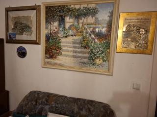 a tidy room near Frauenkirche - 6