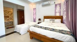 Pilot Hotel - 3