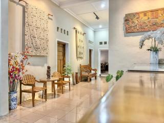 Santalum Hotel Yogyakarta - 2