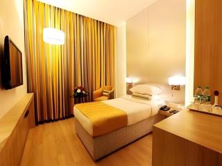 Mumbai Metro - The Executive Hotel - 6