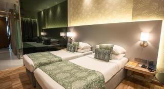 Mumbai Metro - The Executive Hotel - 6
