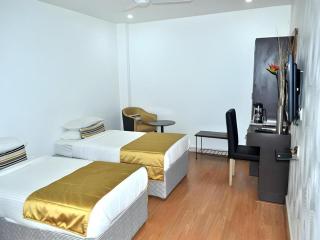 Mumbai Metro - The Executive Hotel - 4