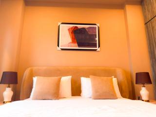Luxury 1-Bed Apartment in Bahria Town - King Bed & City View - 8