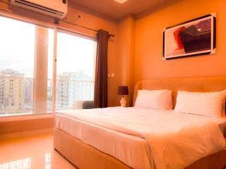 Luxury 1-Bed Apartment in Bahria Town - King Bed & City View - 6