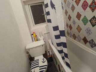 Humuplace Sleeps 4 with Garden - 1