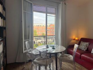Appartement de charme avec vue sur le Canal Saint-Martin - Paris - 8