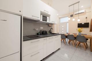 Dream Stay in Budapest-2BR Retreat on Kiraly St - 4