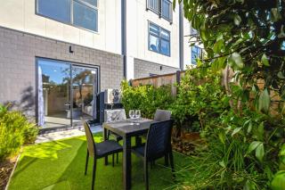 Walk 2 Casino, town Hall, TePae, Free Carpark - 8