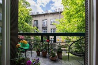 Spacious 3BR apartment with AC in living room, 2 balconies - 8