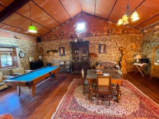 Casa rústica con encanto y gran patio - 2