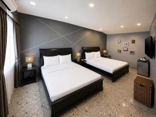 R Bed and Breakfast - 8