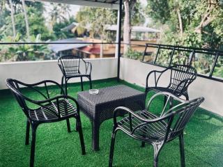 VAR Lagoon Haus AC 3BHK 4 Min Walk to Beach - 4
