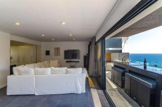 Seaside villa in Lloret de Mar with garden and pool view - 8