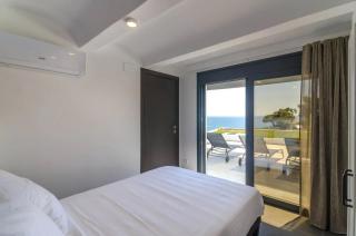 Seaside villa in Lloret de Mar with garden and pool view - 7