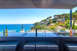 Seaside villa in Lloret de Mar with garden and pool view - 1