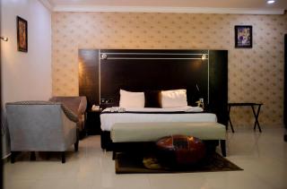 Monarchs Luxury Palace hotel - 0