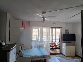 Studio confortable vue sur le port, avec balcon et parking - 1