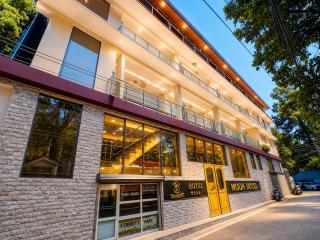 Nainital Hotel Munn Valley Near Mall Road & Naini Lake Comfortable Stay Free Wi-fi with Lift-Parking, Restaurant & Best Room Service - 3