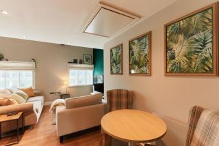 Chic 1BR Flat with Parking-Easy access to City Center - 4