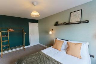 Chic 1BR Flat with Parking-Easy access to City Center - 3