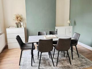 Liverpool Aintree stays - Four bedroom executive house with parking - 6