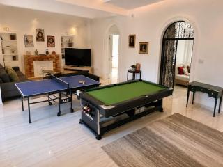 Vibrant area ideal for families - 9