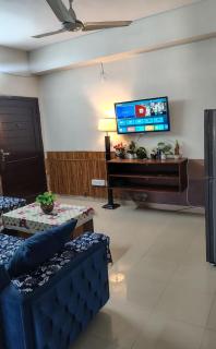 Scenic 2 Bhk Private Apartment for Families-Cozy & Comfort - 5