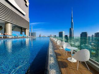 Aarna Signature stays - Stay Elevated -Spacious 3-BR Apartment with Stunning Burj View - 8