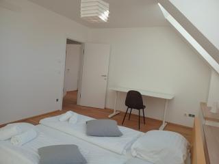 Central-6 Guests-Large-Livingroom-2-bedrooms - 6