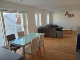 Central-6 Guests-Large-Livingroom-2-bedrooms - 3