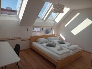 Central-6 Guests-Large-Livingroom-2-bedrooms - 1