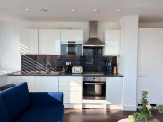 Panoramic Views, 2 BHK Sleep 6, 2 min to Colliers Wood Station, BP108 - 8