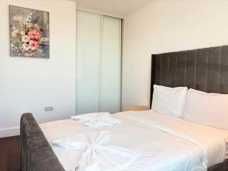 Panoramic Views, 2 BHK Sleep 6, 2 min to Colliers Wood Station, BP108 - 7