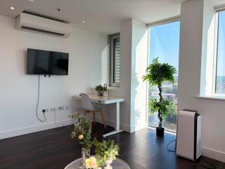Panoramic Views, 2 BHK Sleep 6, 2 min to Colliers Wood Station, BP108 - 5