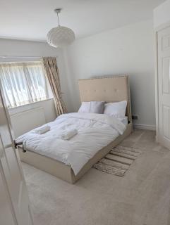 The Hatherings - Spacious 4 Bed Detached Home - 2