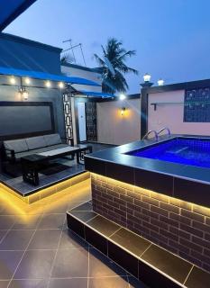 Luxury 3-Bedroom Entire Floor with Mini Pool - 5