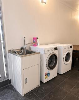 Self-Contained Unit in Highgate Hill - 2