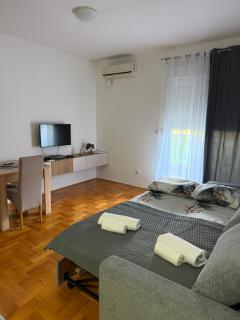 Old Airport Apartment - 1