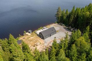 Lakeside cottage on its own headland - completely undisturbed - 5