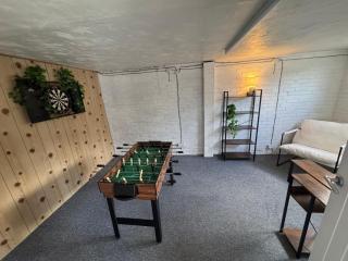 Spacious 5 Bed House Games Room Sleeps 10 - 3
