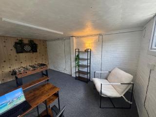 Spacious 5 Bed House Games Room Sleeps 10 - 2
