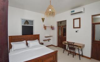 Cosy Stone town 2BR apartment with parking - 8