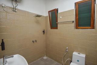 Cosy Stone town 2BR apartment with parking - 6
