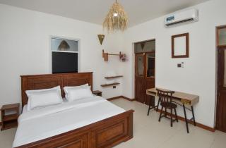 Cosy Stone town 2BR apartment with parking - 5
