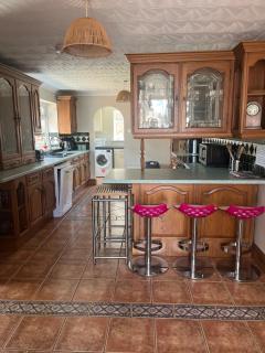Very spacious, cosy4 bedroom true bungalow - 1