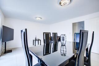 BLOOM 4 Bedroom Home - Free Parking - 4