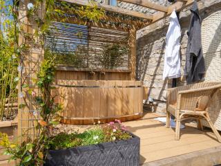 The Cottage - Ukc9711 - 0