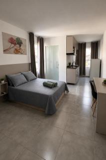 Studio moderno com cozinha completa e Wi-Fi centro - 8
