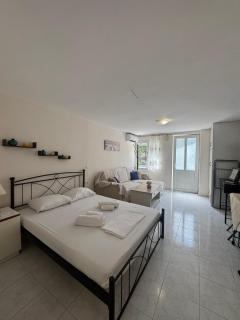 Convenient and comfortable ground floor apartment - 0