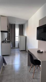 Studio moderno com cozinha completa e Wi-Fi centro - 7